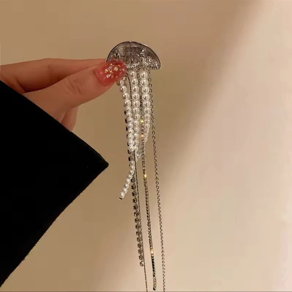 Jellyfish Silver Pearl Brooch - Picture 14 of 14